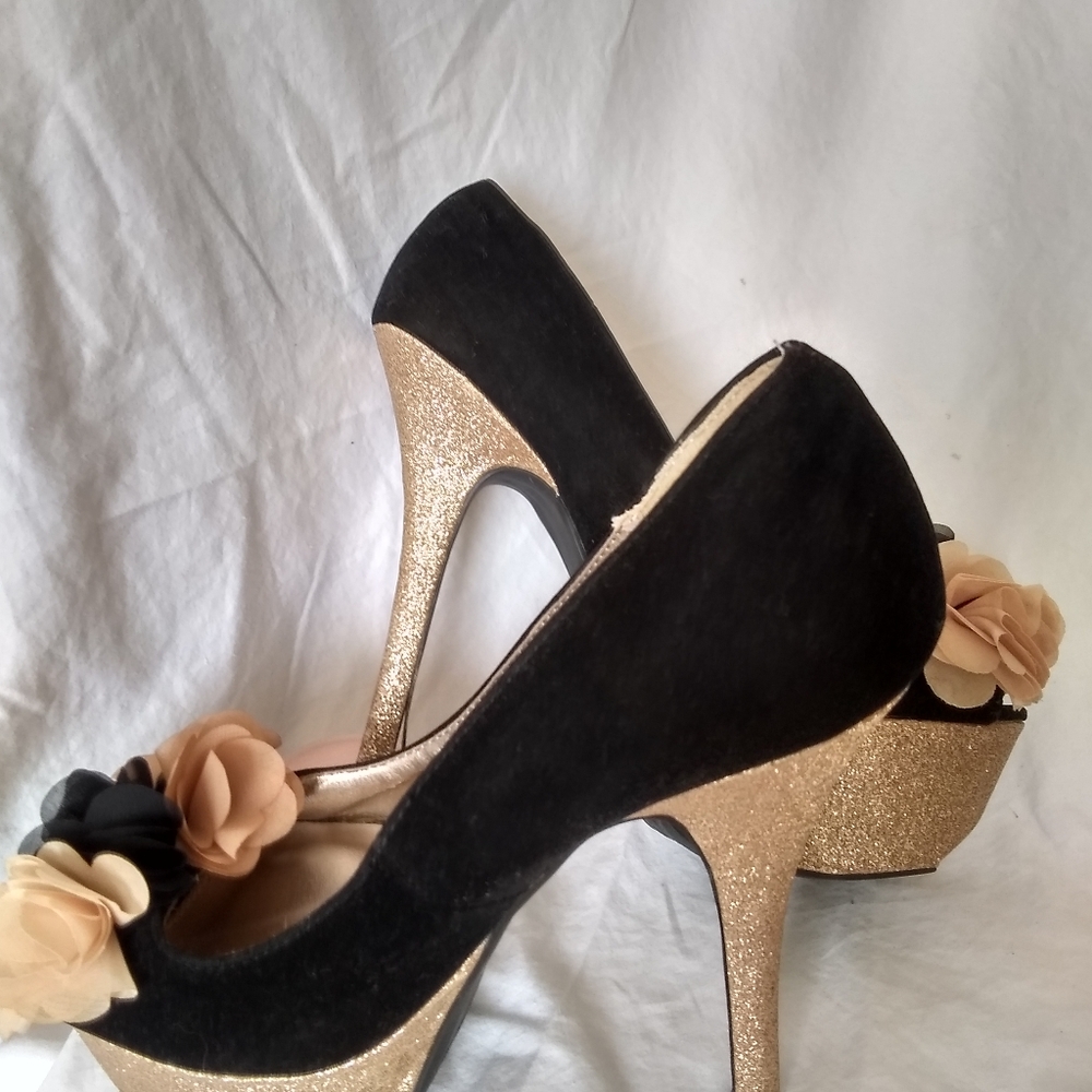 Dazzling gold Tinkerbell stilettos - Picture 13 of 13